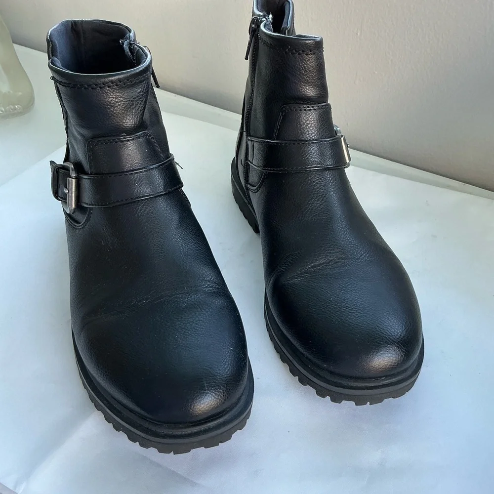 BareTraps Rochelle Black Leather Woman Booties Boots Size 9 M